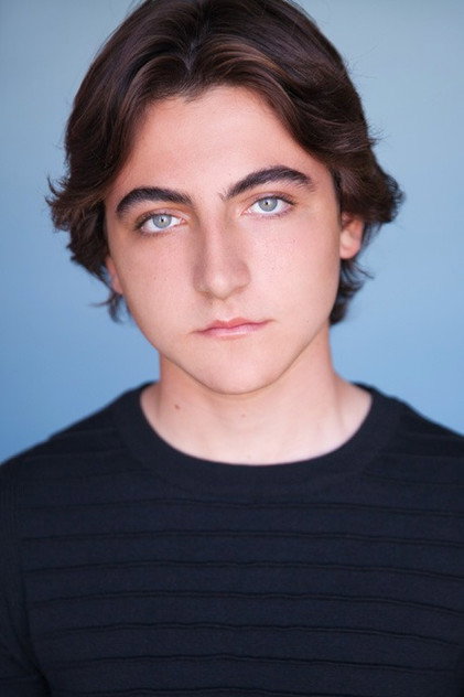 Armen Nahapetian dans le rôle de Beau adolescent