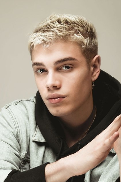 Simone Baldasseroni como Rigel Wilde