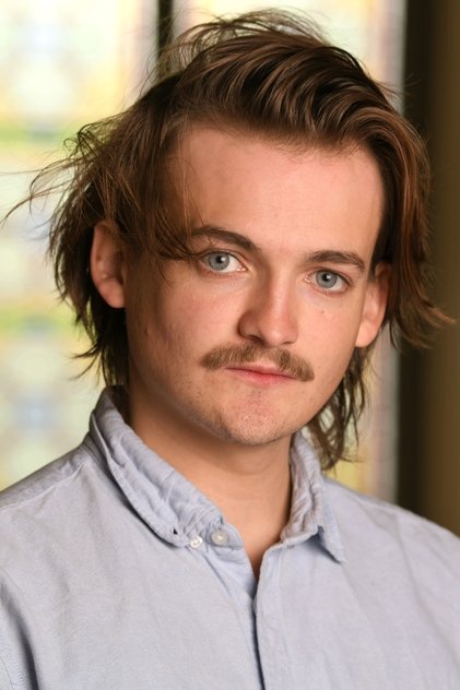 Jack Gleeson como Kevin Lynch