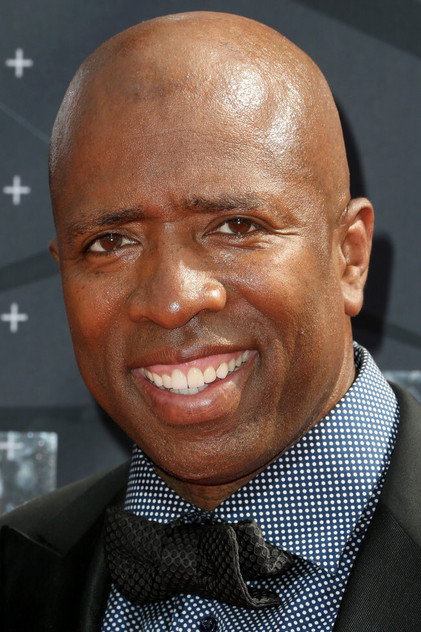 Kenny Smith como Leon