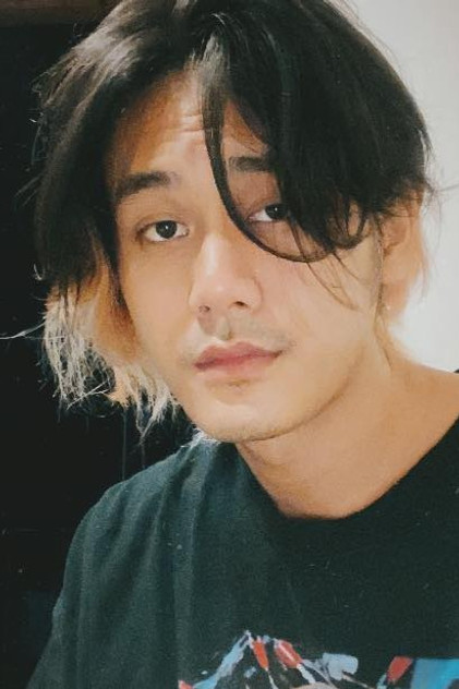 อัฐนี โทคีรี nel ruolo di Bhoom