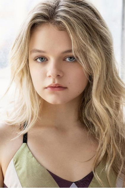 Kylie Rogers dans le rôle de Toni