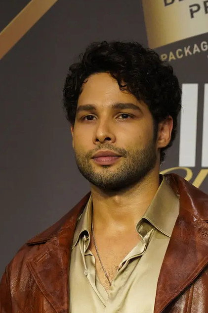 Siddhant Chaturvedi als Imaad Ali