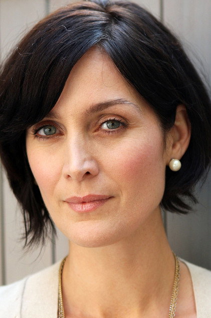 Carrie-Anne Moss como Trinity
