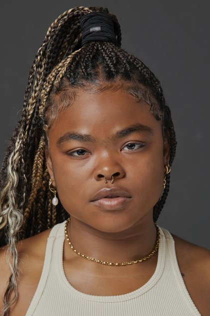 Kerrice Brooks como Series Acclimation Mil 'Sam'