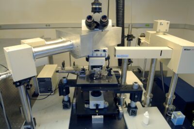A custom Nikon RCM8000 real-time confocal and multi-photon research microscope on a laboratory optical table