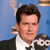 Charlie Sheen kehrt mit seinem Vater auf das Warner-Gelände zurück, das ihn einst aussperrte