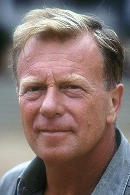 Jack Thompson como Shaman Bill (Paje)