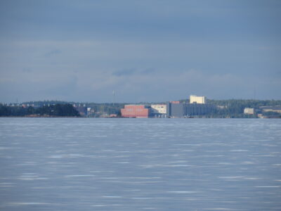 Google data centre on the site of the former Summa paper mill in Hamina, Finland, seen across the water. IA / CC BY-SA 4.0