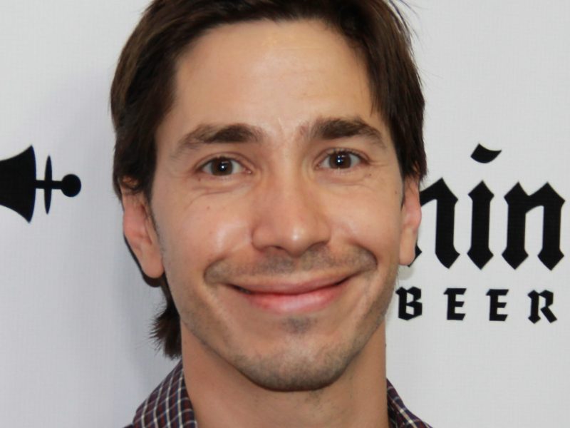 Justin Long, actor de Barbarian, se suma a Nasty como el entrenador de gimnasia con un lado oscuro