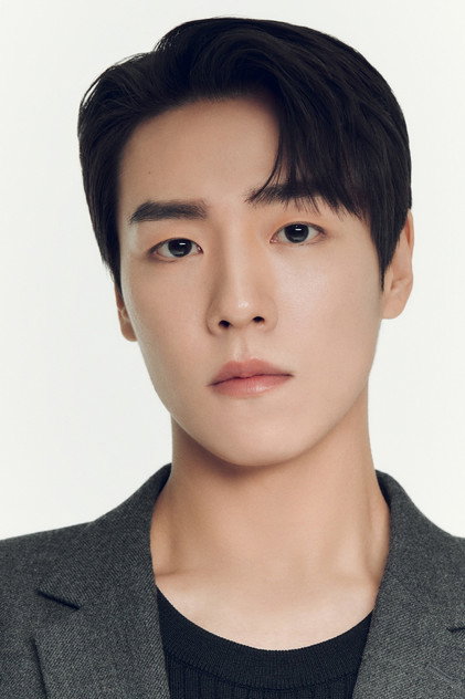 Lee Hyun-woo dans le rôle de Kim In-seon