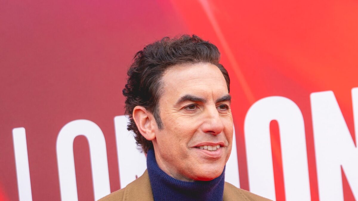 Quentin Tarantino debutta a teatro e affida a Sacha Baron Cohen la sua commedia di cappa e spada