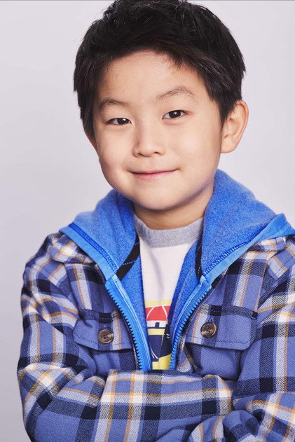 Isaac Bae como George