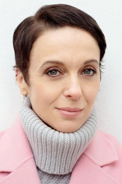 Amanda Abbington como Sarah Levitt