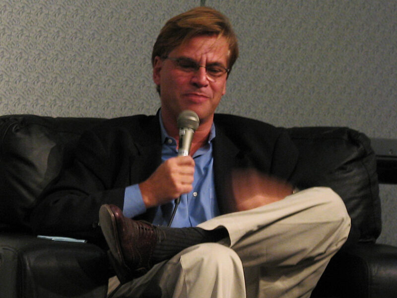 Aaron Sorkin, lo sceneggiatore delle parole veloci, torna a raccontare Facebook