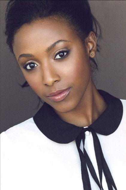 Meagan Holder como Christine