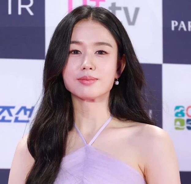 Ahn Eun-jin, a atriz de Hospital Playlist que quer papéis mais sombrios