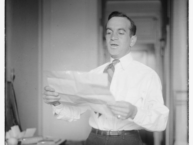 Al Jolson, el hijo del cantor de sinagoga que hizo hablar al cine con la cara pintada