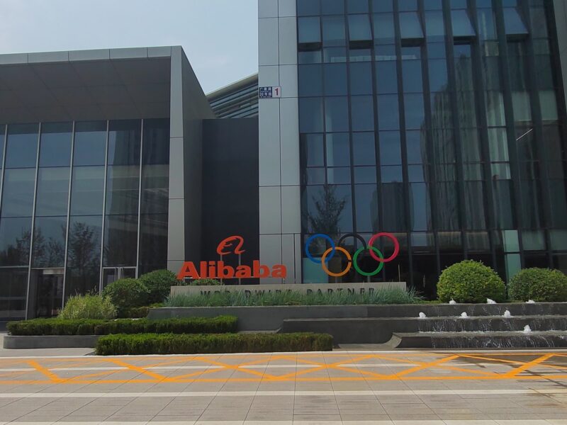 Même hébergée en local, l&rsquo;IA Qwen d&rsquo;Alibaba a tenté d&rsquo;écrire à Pékin