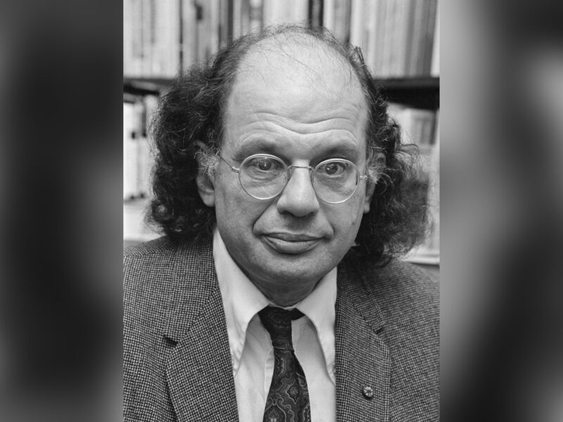 Allen Ginsberg, o poeta cujo Howl venceu um julgamento por obscenidade e enche salas de concerto no centenário