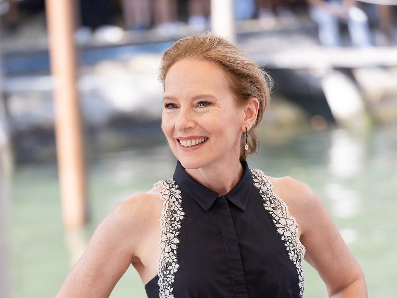 Amy Ryan: từ Holly của The Office đến nữ y tá trộm fentanyl trên Netflix