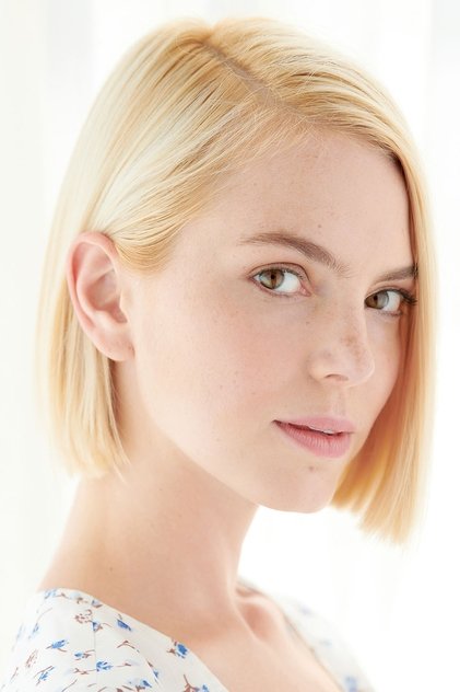 Alyson Gorske nel ruolo di Lana