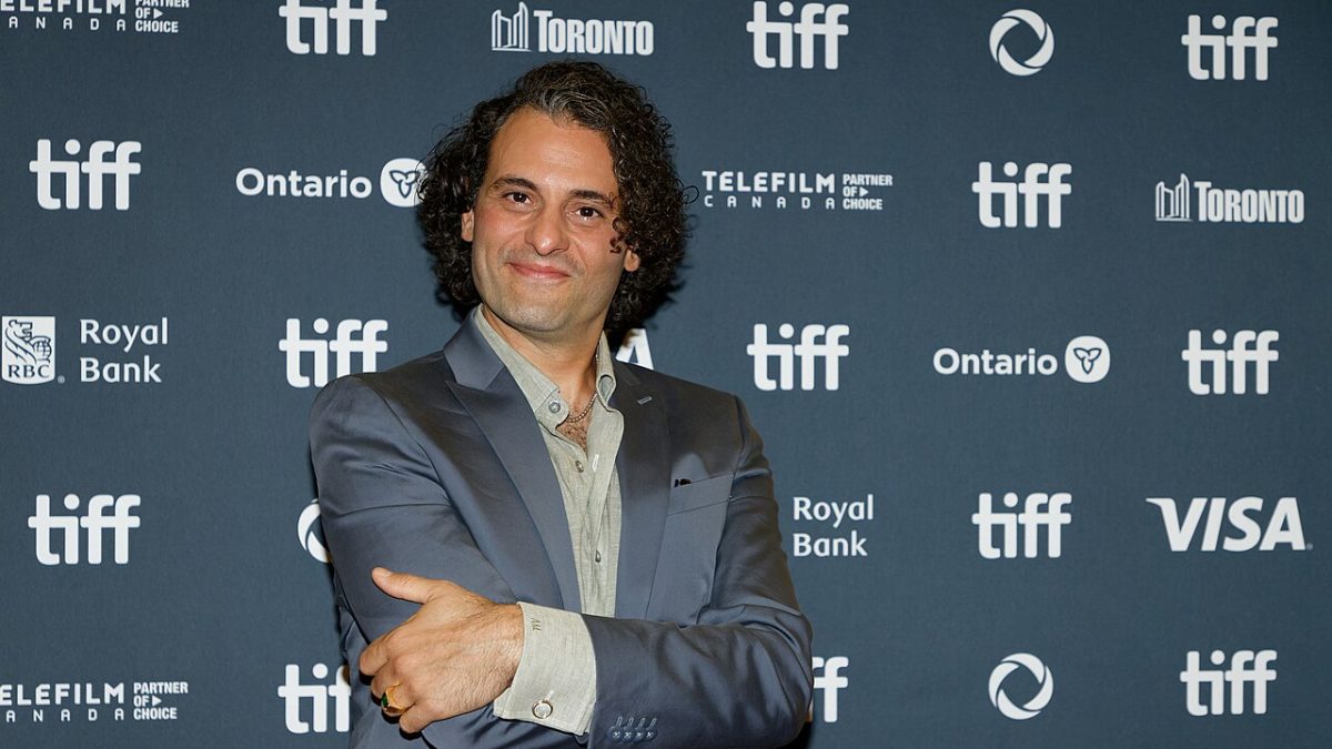 Arian Moayed, l&rsquo;acteur de Succession qui a joué Hamlet en persan à New York