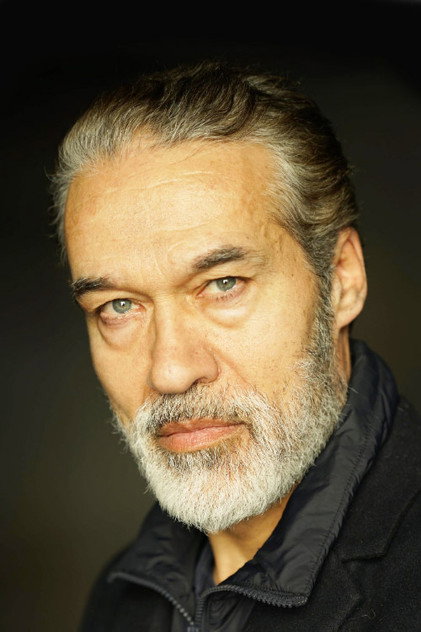 Bruno Bilotta como Scary big roman