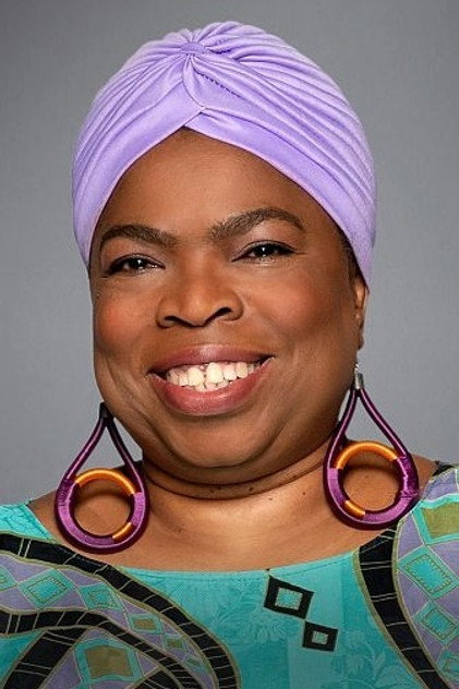 Shola Adewusi como Olive