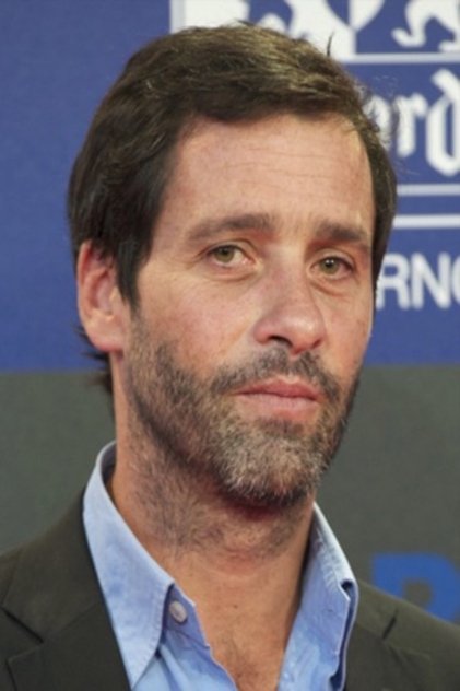Juan Pablo Shuk como Miguel