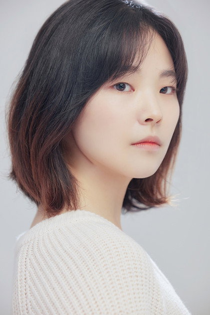 Kim Min-ju no papel de Lee Young