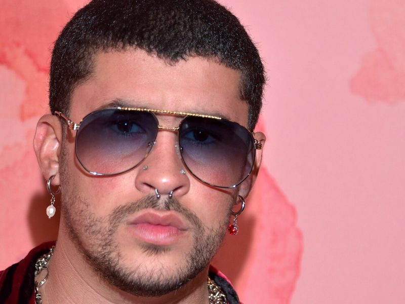 Bad Bunny, rapperen bak den første spanskspråklige vinneren av Grammy for årets album