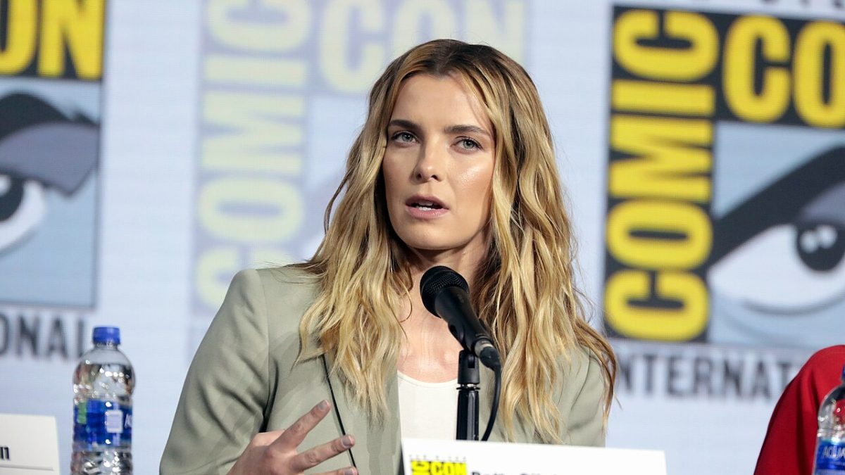 Betty Gilpin, nữ diễn viên có những bộ phim hay nhất luôn dang dở
