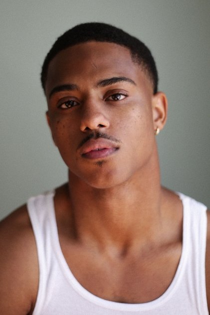 Keith Powers como Eric