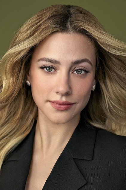 Lili Reinhart como Natalie Bennett