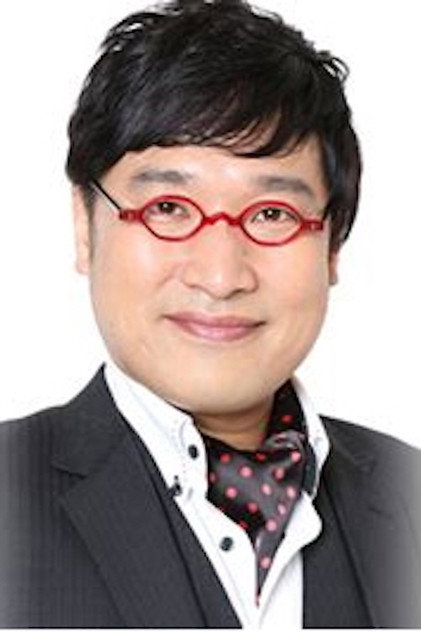 山里亮太 nel ruolo di President Shi (voice)