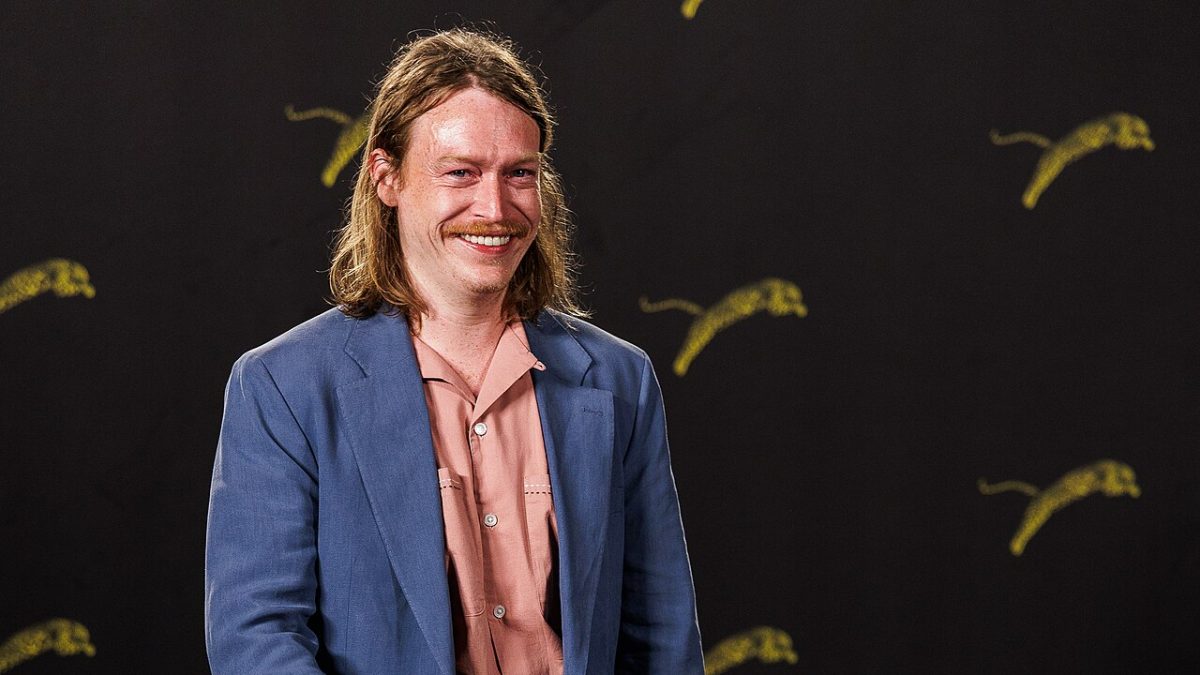 Caleb Landry Jones: Warum der Dracula-Darsteller fünf Jahre für einen Pfarrer kämpfte
