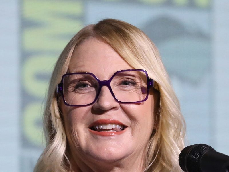 Carolyn Lawrence: de bailarina en Chicago a voz original de Arenita Mejillas en Bob Esponja