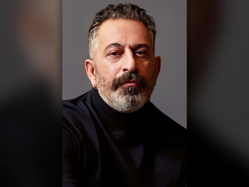 Cem Yılmaz, danh hài cứ mãi đưa một người bán thảm Istanbul lên vũ trụ