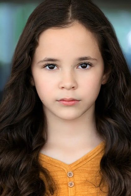 Briella Guiza como Lucy