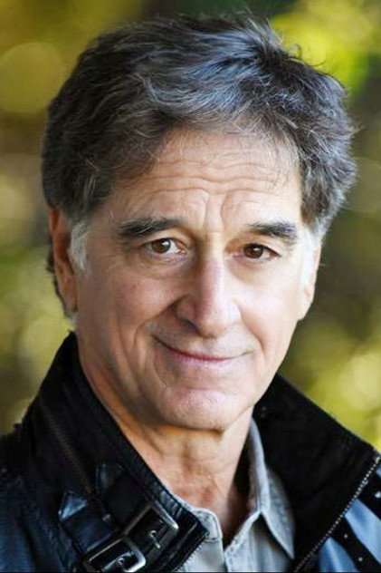 Jon Manfrellotti como Petey