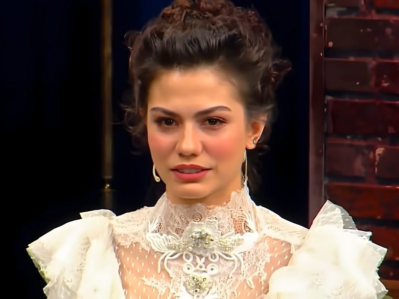 Demet Özdemir, Erkenci Kuş की वह अभिनेत्री जिसने रोमांटिक कॉमेडी की छवि तोड़कर टोरंटो तक सफ़र किया