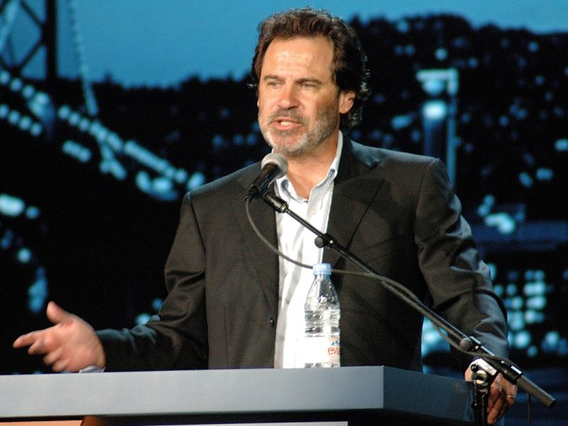 Dennis Miller, o humorista blasé que a HBO leva de volta à cabine do futebol americano