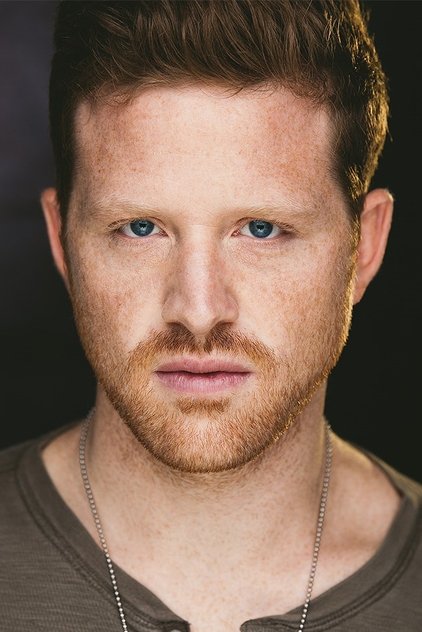 Boone Platt como Buddy Gill