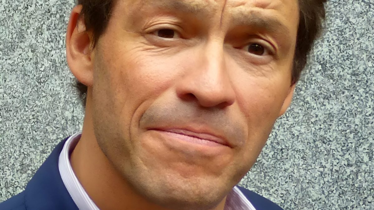 Dominic West: The Wire’ın dedektifinden War’un milyarderine uzanan yol