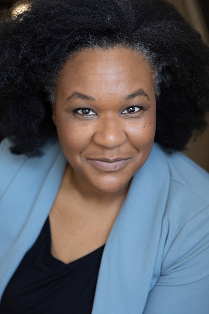 Jasmine Bracey 飾 Nurse