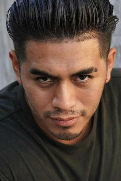 Alan Silva como Groomsman 6