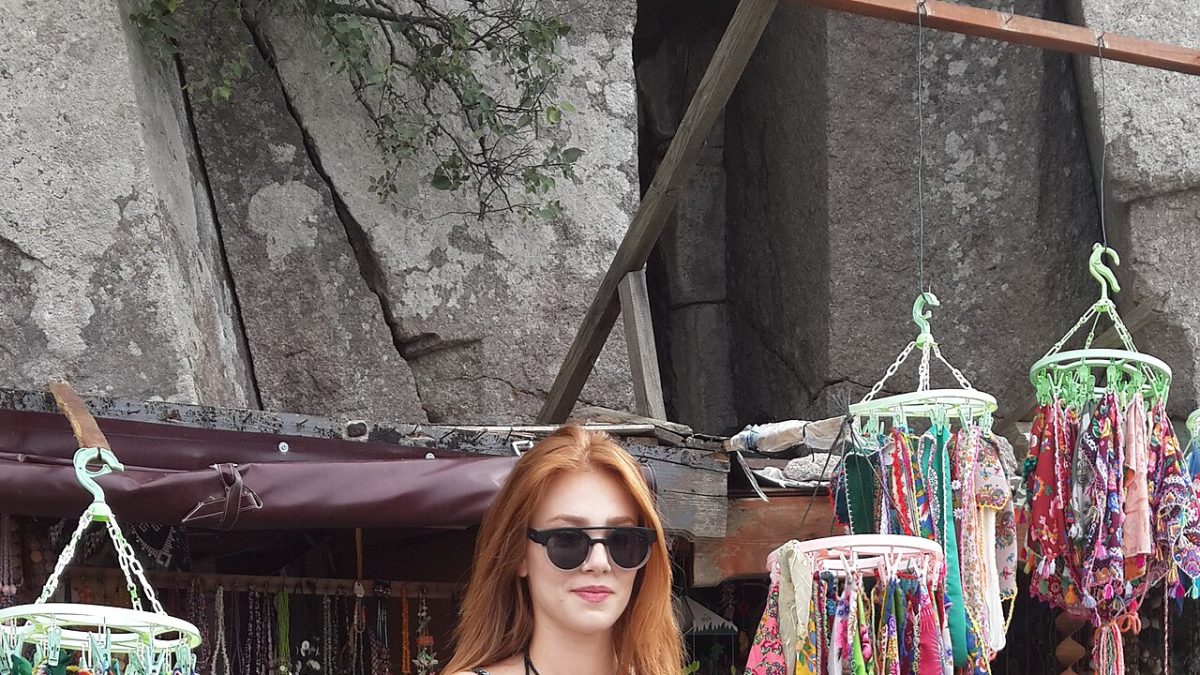 Elçin Sangu, formée à l&rsquo;opéra, trouve avec Je te Connais son plus large public sur Netflix