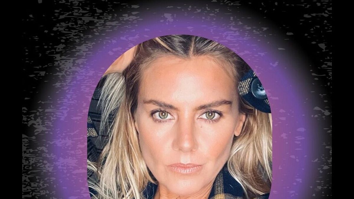Eliza Coupe, nữ diễn viên sắc sảo nhất của những sitcom bị hủy quá sớm