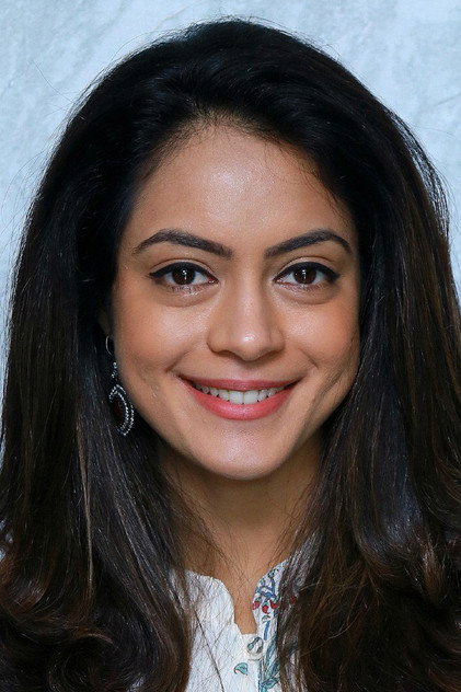 Anya Singh als Laxami 'Lala' Lalvani